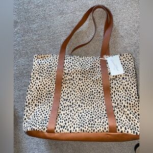 NWT UNIVERSAL THREAD - Cheetah / Leopard Print Purse